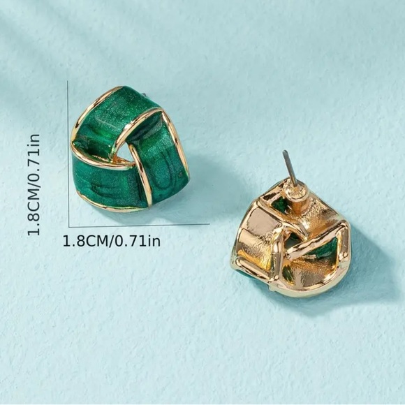 - 💚GoldTone Sparkly Green Love Knot Post back Earrings💚 - Picture 6 of 9